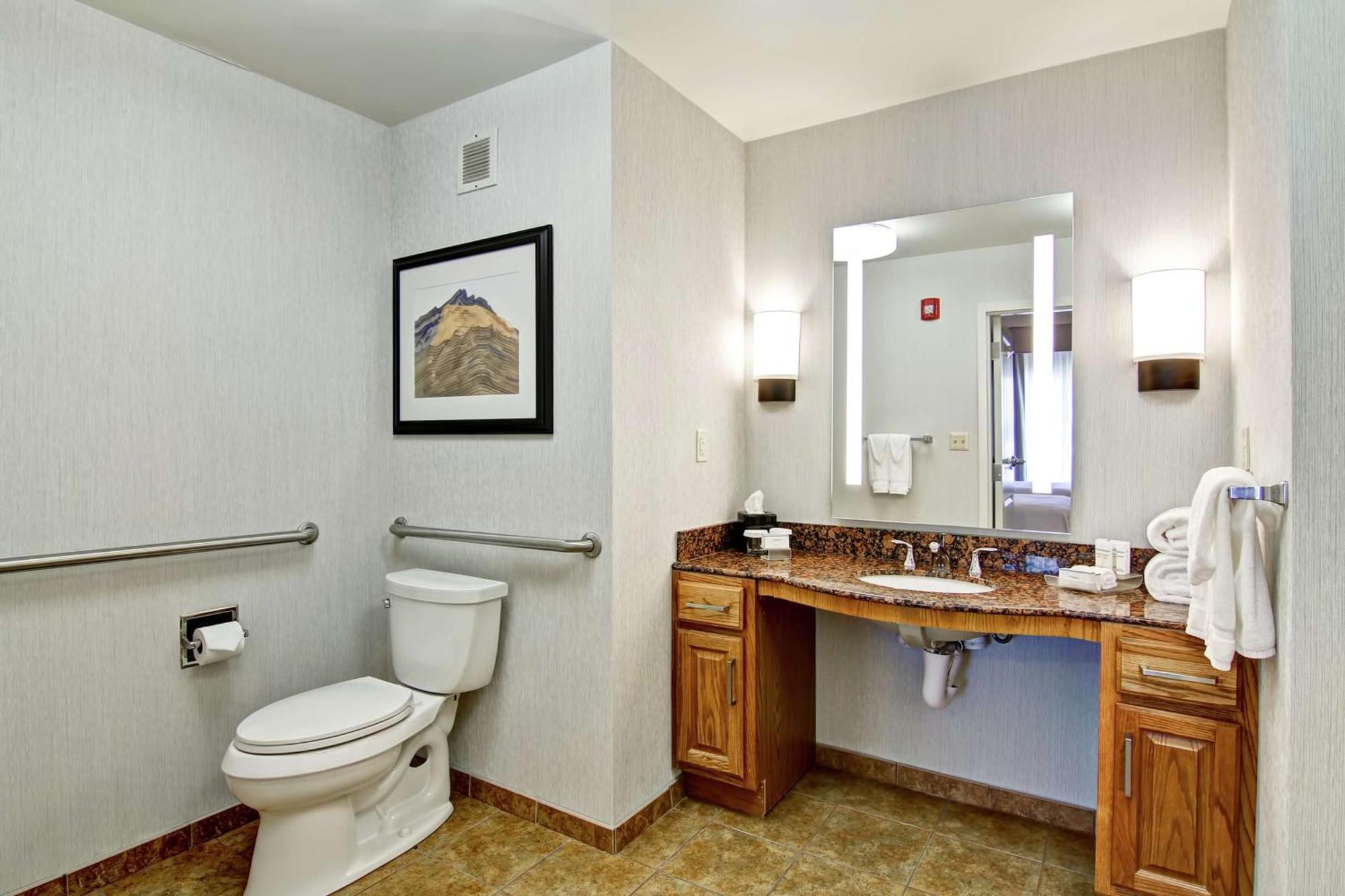 Homewood By Hilton City-west Hotel