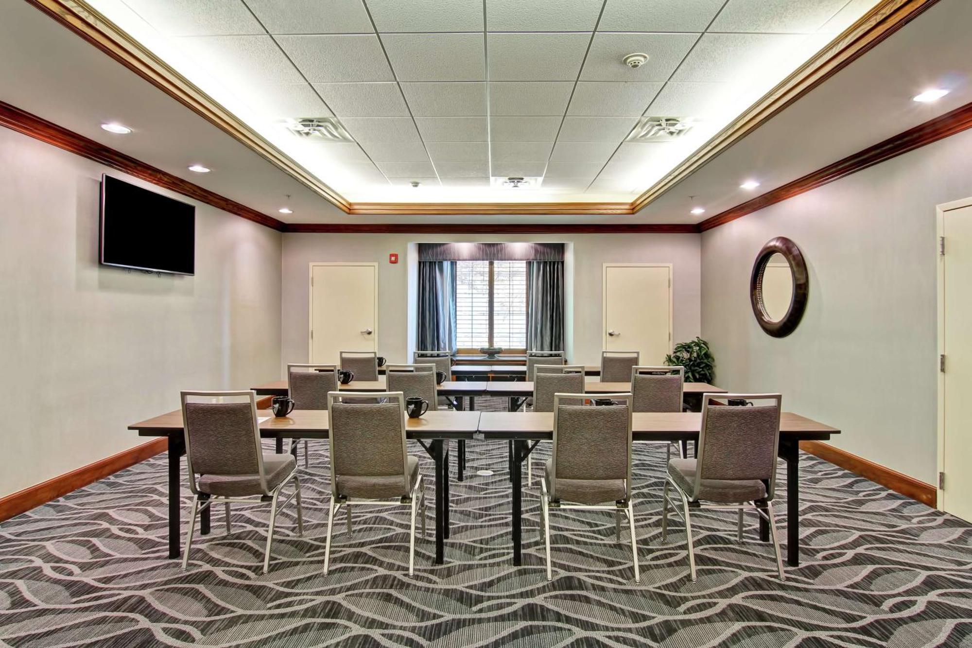 Homewood By Hilton City-west Hotel 3*